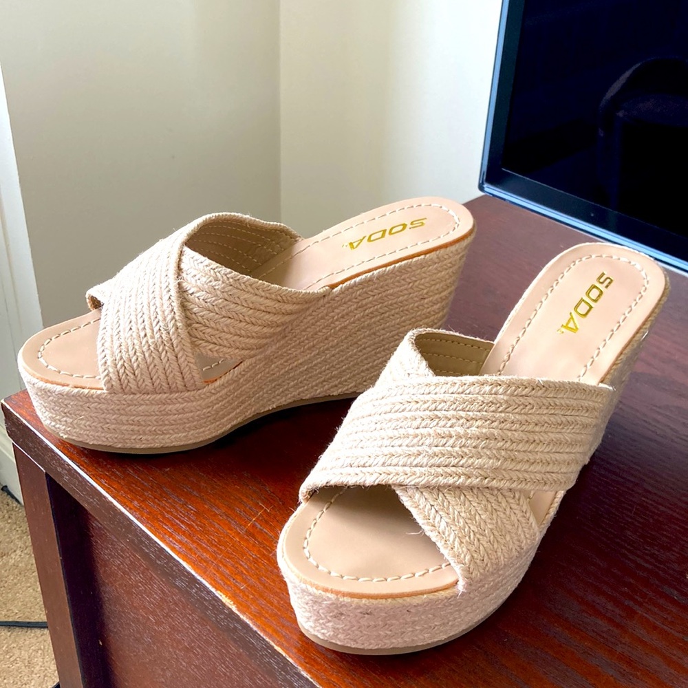 Soda Shoes beige/tan woven wedges. Size 8. Brand new.